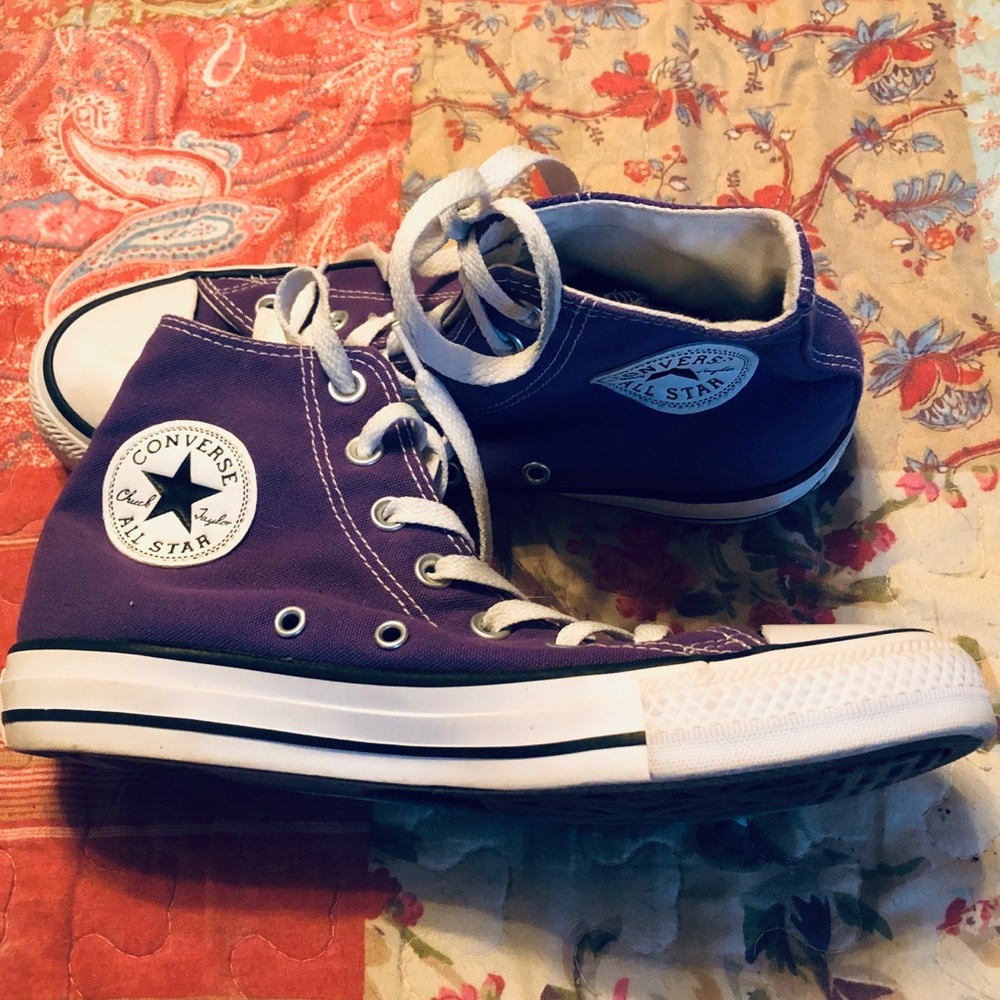 Like New Purple Chuck Taylors Converse